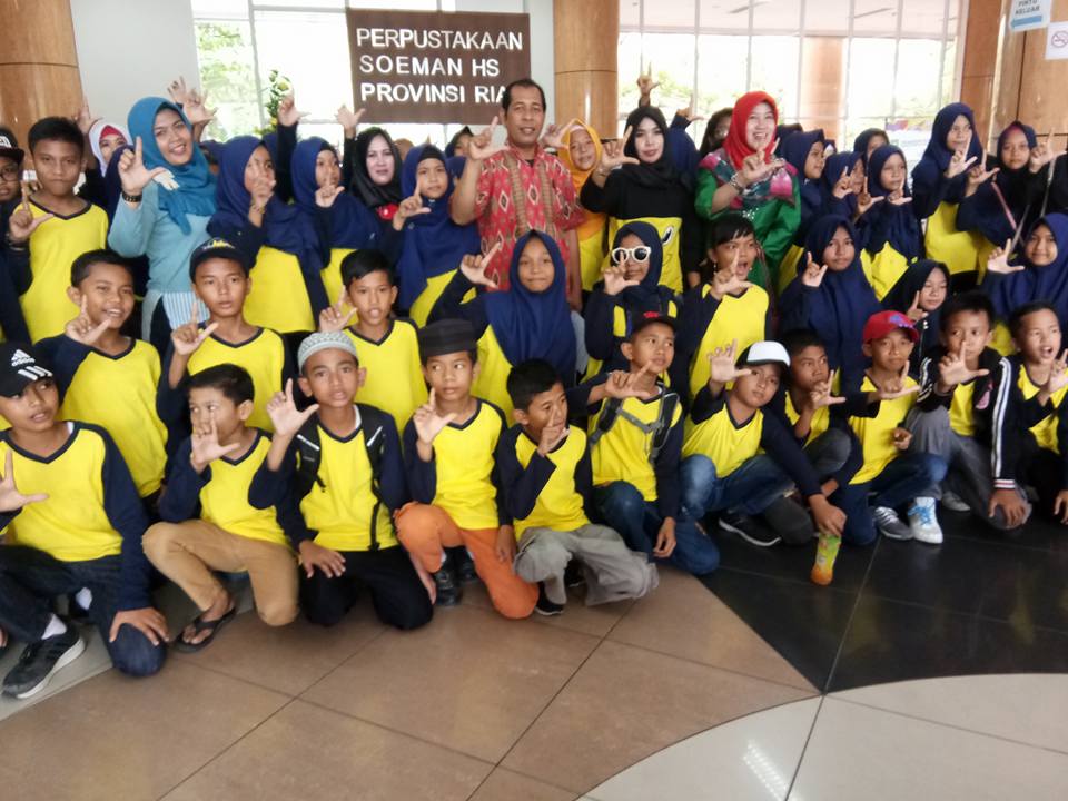 Kunjungan-SDN-010-Pangkalan-Kerinci-Perpustakaan-Soeman-HS