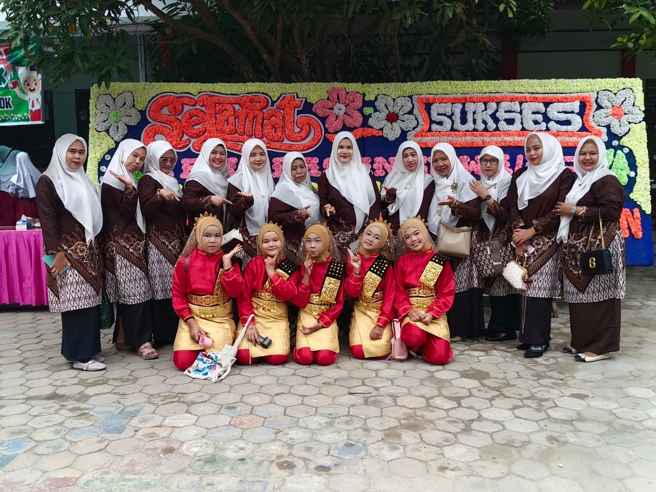PELEPASAN PESERTA DIDIK KELAS VI SD NEGERI 010 PANGKALAN KERINCI TAHUN AJARAN 2025/2026 BERLANGSUNG MERIAH
